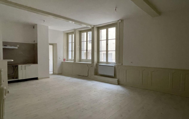 Appartement P2   THIERS  61 m2 385 € 