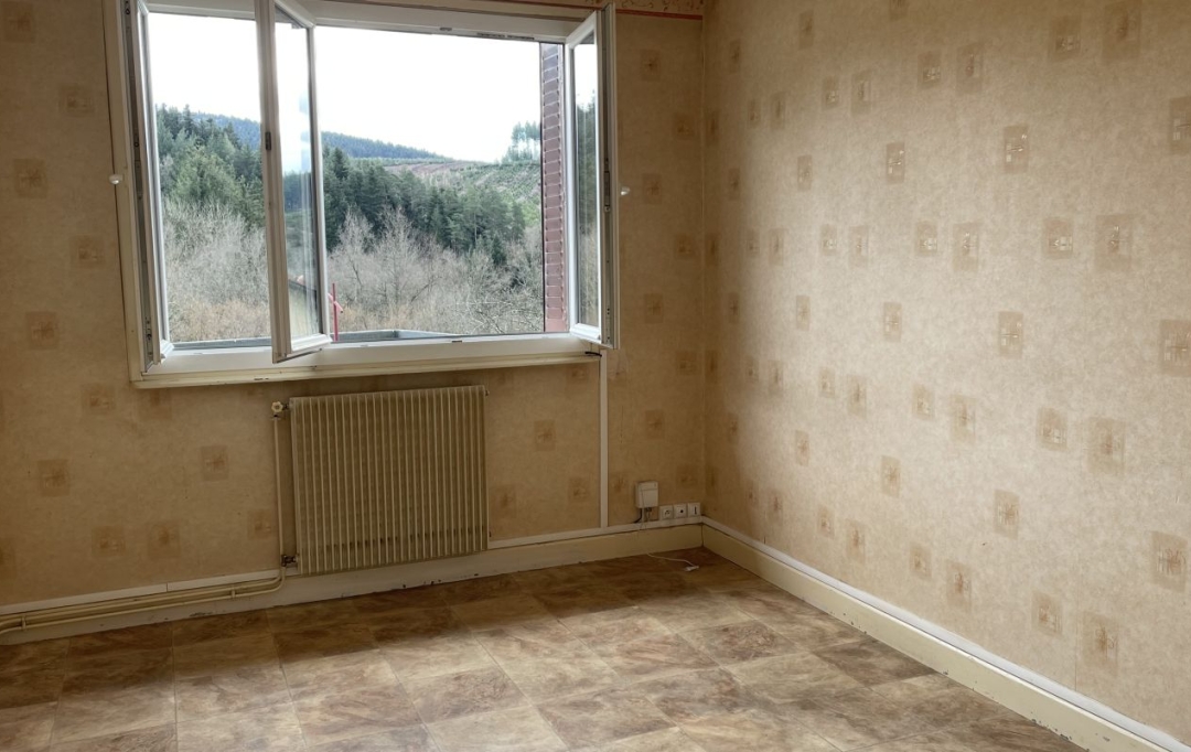 Agence Concept Perfect Immo : Appartement | CHABRELOCHE (63250) | 61 m2 | 355 € 