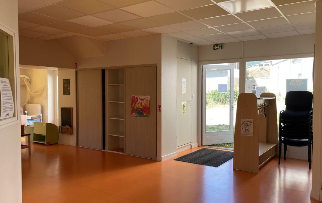 Agence Concept Perfect Immo : Office | SAINT-JUST-EN-CHEVALET (42430) | 92 m2 | 500 € 