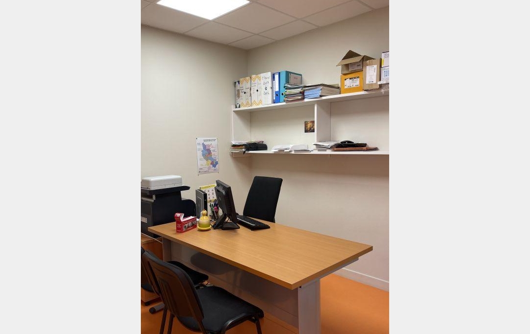 Agence Concept Perfect Immo : Office | SAINT-JUST-EN-CHEVALET (42430) | 92 m2 | 500 € 