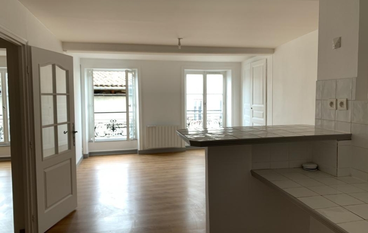 Appartement P3 THIERS 72 m2 430 € Appartement P3 THIERS 72 m2 430 €