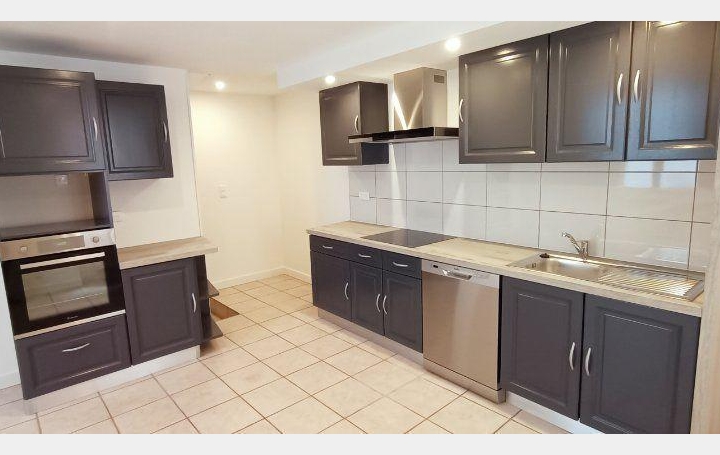 Maison de ville   THIERS  48 m2 435 € 